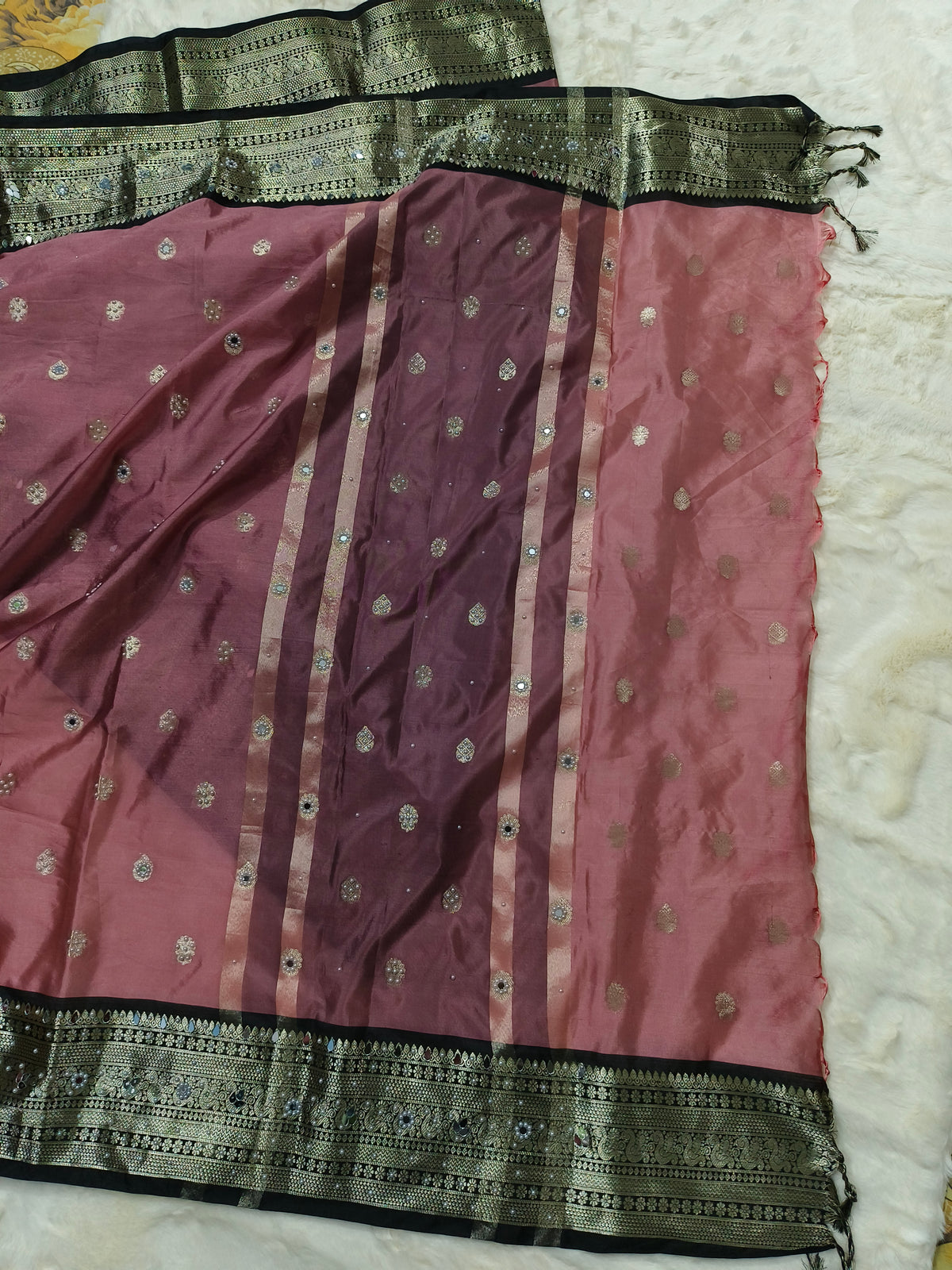 Banarasi Mauve-Pink saree with motifs work